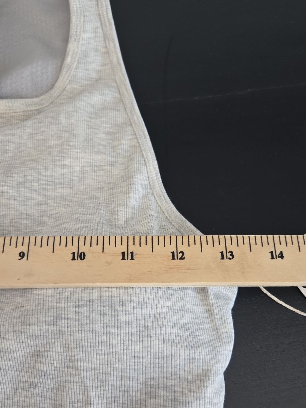 Vuori Pose Plyo Tank Top White Heather Gray Cropped Athleisure Size M NWT - Picture 13 of 14